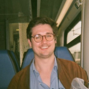 Lars R.