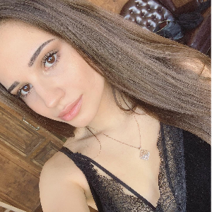 Bella F.