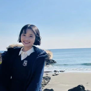 Jingyi Z.